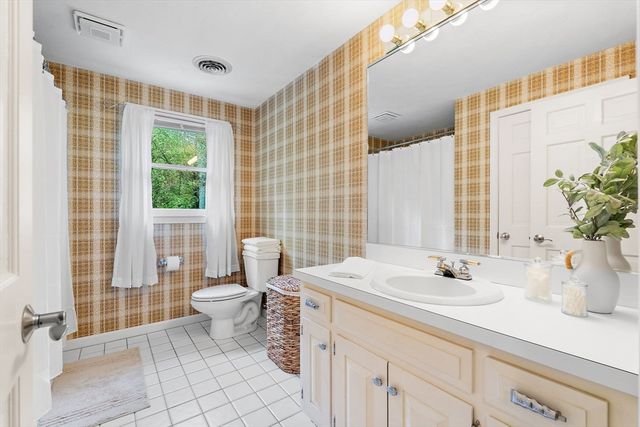 11 Peters Ln, Franklin, MA 02038