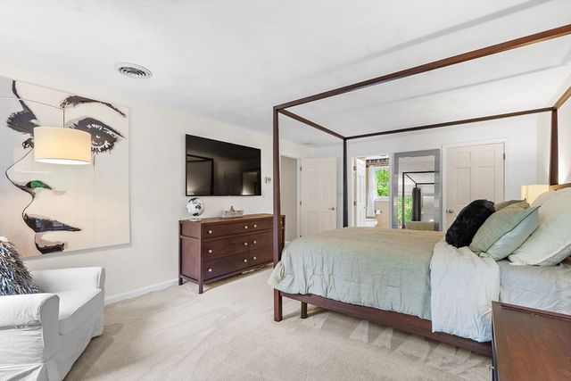11 Peters Ln, Franklin, MA 02038