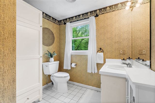 11 Peters Ln, Franklin, MA 02038