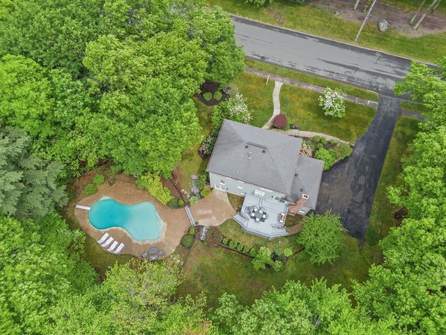 11 Peters Ln, Franklin, MA 02038