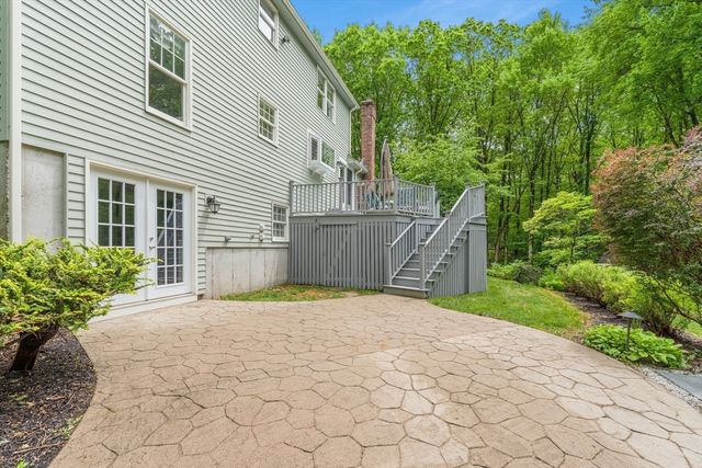 11 Peters Ln, Franklin, MA 02038