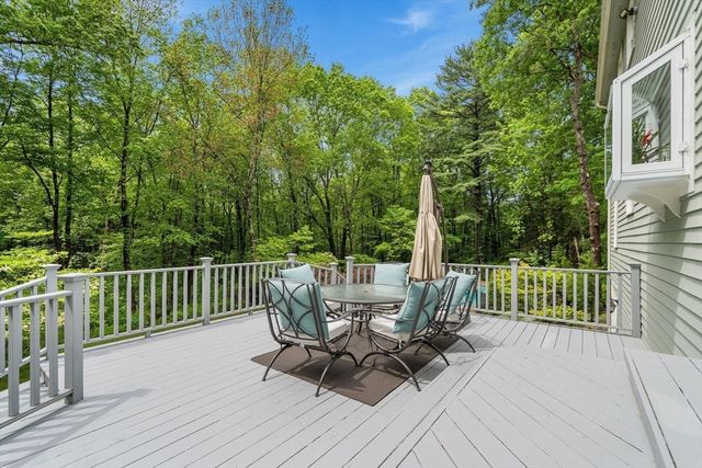 11 Peters Ln, Franklin, MA 02038