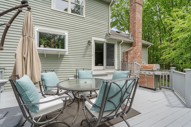11 Peters Ln, Franklin, MA 02038