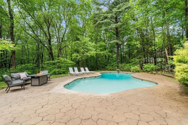 11 Peters Ln, Franklin, MA 02038