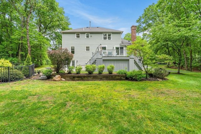 11 Peters Ln, Franklin, MA 02038