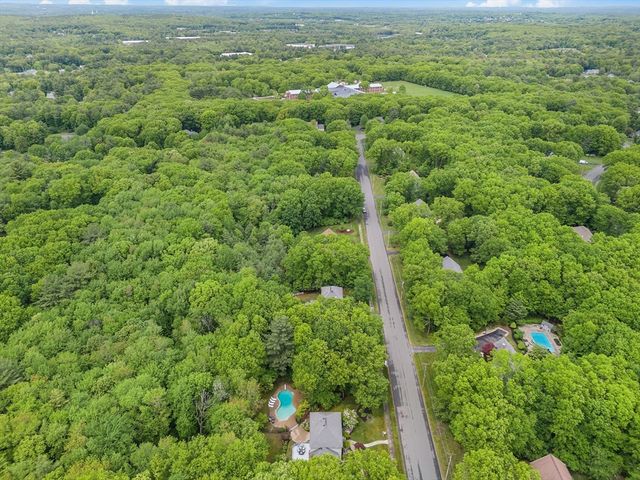 11 Peters Ln, Franklin, MA 02038