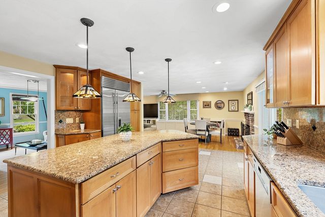 11 Peters Ln, Franklin, MA 02038