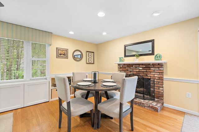 11 Peters Ln, Franklin, MA 02038