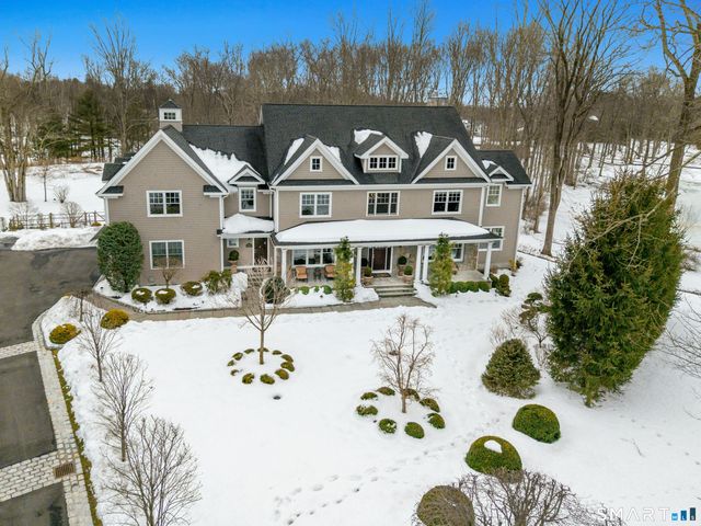 21 Ravenglass Drive 21, Stamford, CT 06903