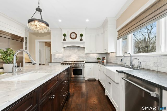 21 Ravenglass Drive 21, Stamford, CT 06903