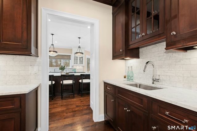 21 Ravenglass Drive 21, Stamford, CT 06903