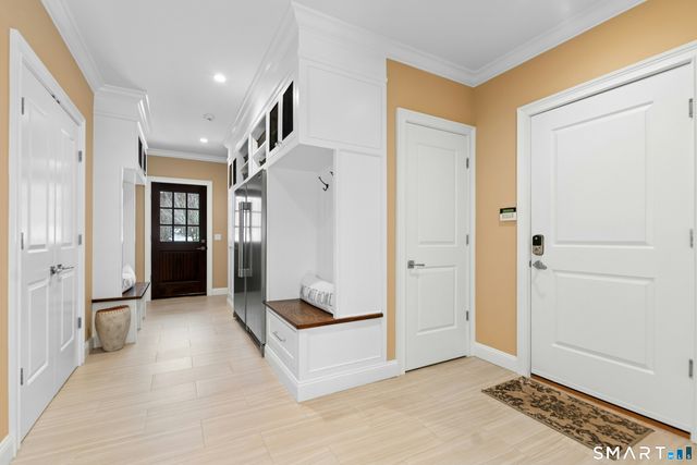 21 Ravenglass Drive 21, Stamford, CT 06903