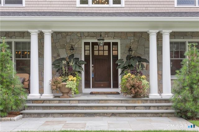 21 Ravenglass Drive 21, Stamford, CT 06903