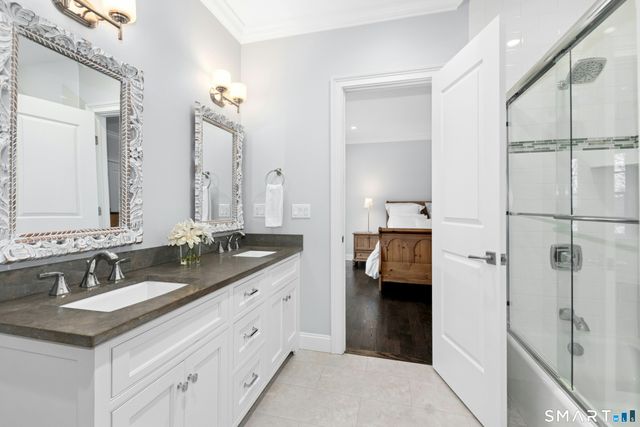 21 Ravenglass Drive 21, Stamford, CT 06903