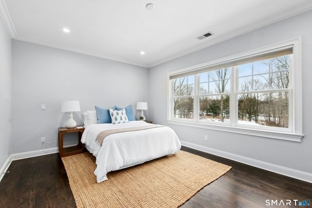 21 Ravenglass Drive 21, Stamford, CT 06903