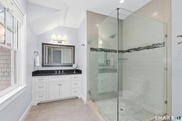 21 Ravenglass Drive 21, Stamford, CT 06903