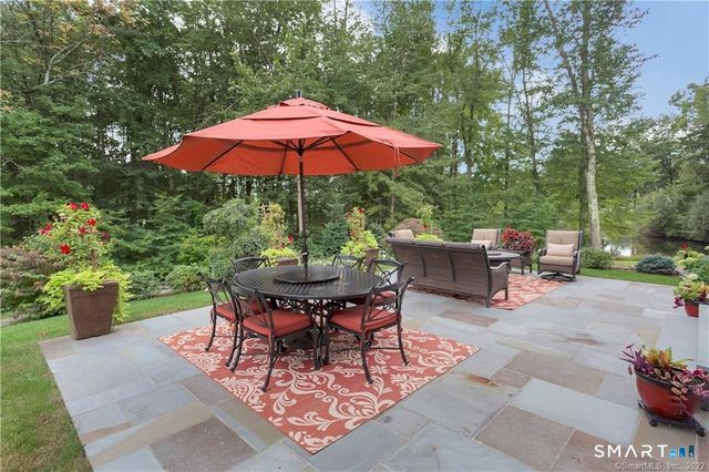 21 Ravenglass Drive 21, Stamford, CT 06903