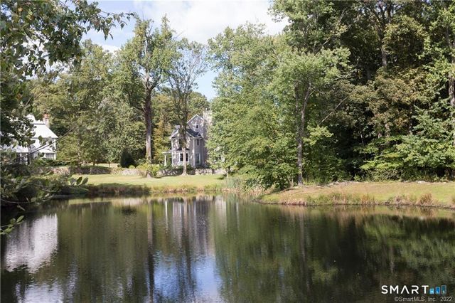 21 Ravenglass Drive 21, Stamford, CT 06903