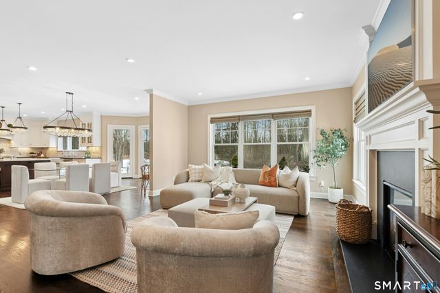 21 Ravenglass Drive 21, Stamford, CT 06903