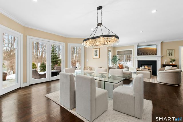 21 Ravenglass Drive 21, Stamford, CT 06903