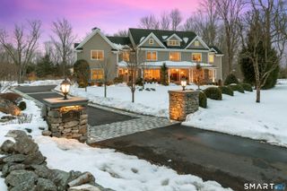 21 Ravenglass Drive 21, Stamford, CT 06903