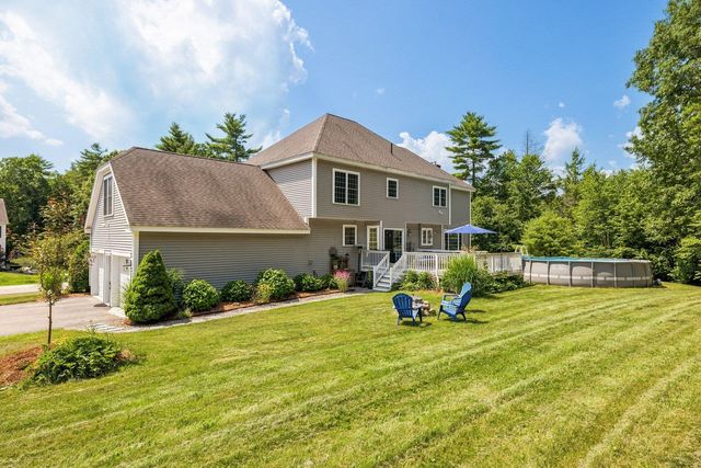 17 Thurston Drive, Lee, NH 03861