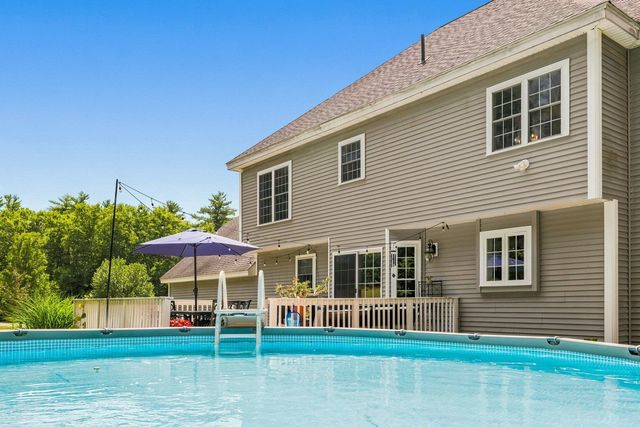 17 Thurston Drive, Lee, NH 03861