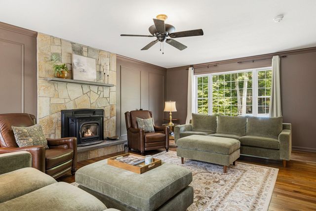 17 Thurston Drive, Lee, NH 03861