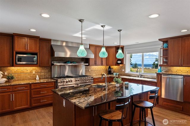 802 Jewil Dr., Fox Island, WA 98333