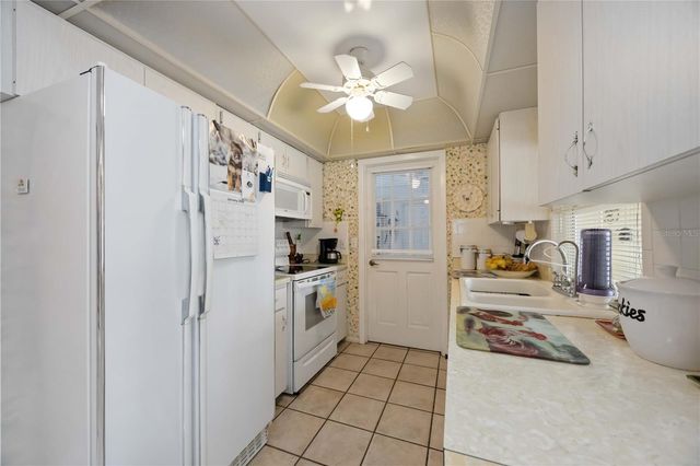 3801 CHINABERRY, Bradenton, FL 34208