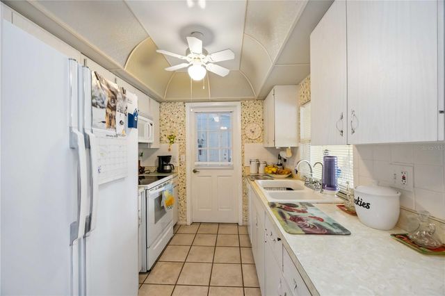 3801 CHINABERRY, Bradenton, FL 34208