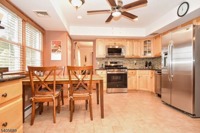 237 Glenwood Dr, North Haledon Boro, NJ 07508
