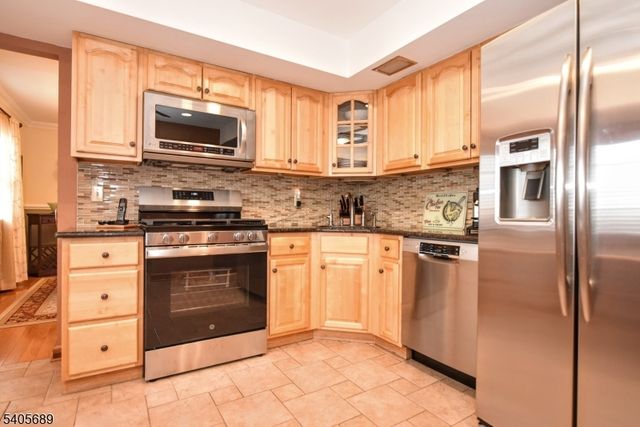 237 Glenwood Dr, North Haledon Boro, NJ 07508