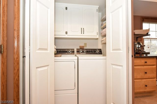 237 Glenwood Dr, North Haledon Boro, NJ 07508