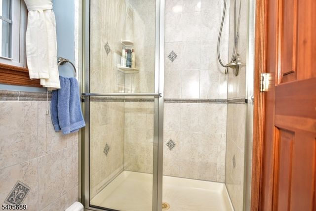 237 Glenwood Dr, North Haledon Boro, NJ 07508