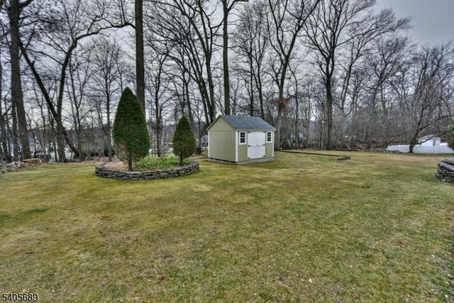 237 Glenwood Dr, North Haledon Boro, NJ 07508