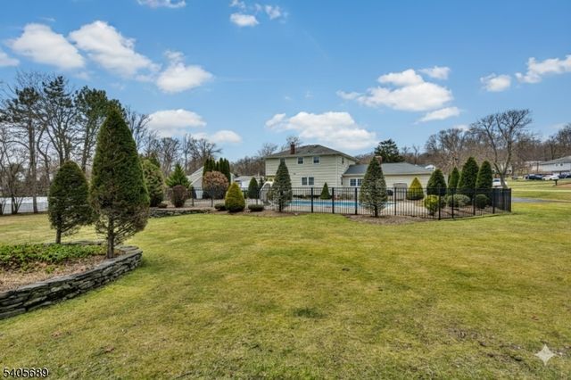 237 Glenwood Dr, North Haledon Boro, NJ 07508