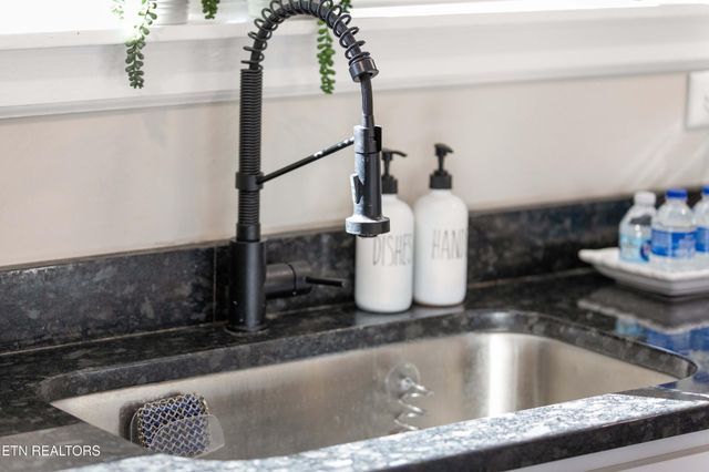 507 Short St, Athens, TN 37303