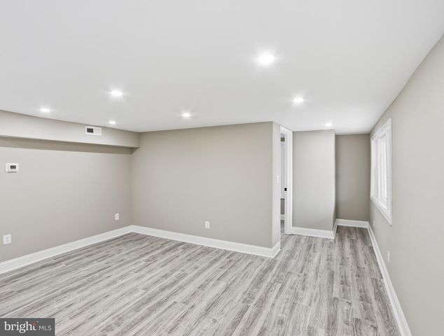 42 WINTERS LN, Baltimore, MD 21228