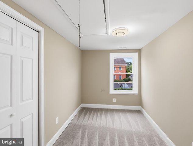 42 WINTERS LN, Baltimore, MD 21228