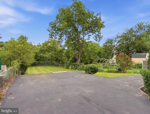 42 WINTERS LN, Baltimore, MD 21228