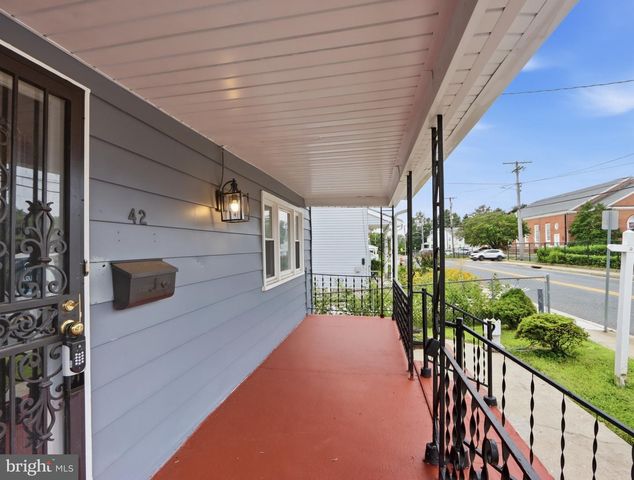 42 WINTERS LN, Baltimore, MD 21228