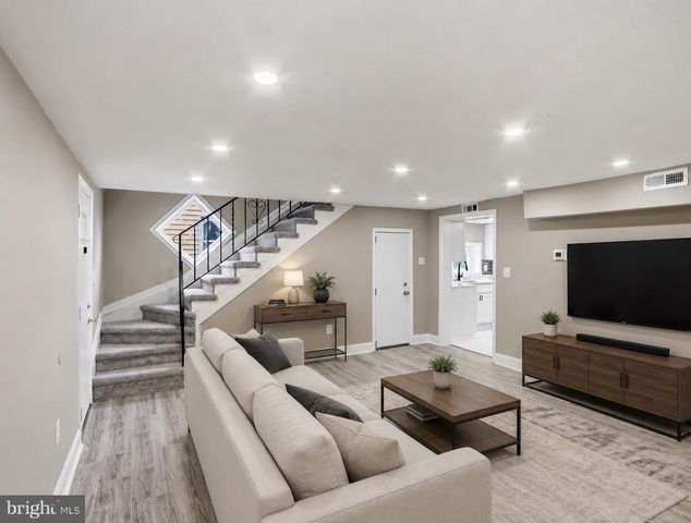 42 WINTERS LN, Baltimore, MD 21228