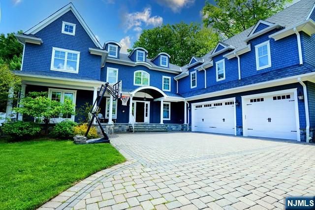 82 Copley Avenue, Teaneck, NJ 07666