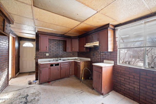 910 Woodward Avenue, Toledo, OH 43608