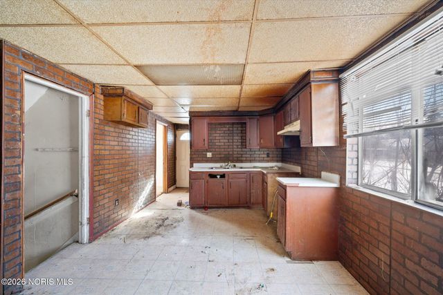 910 Woodward Avenue, Toledo, OH 43608