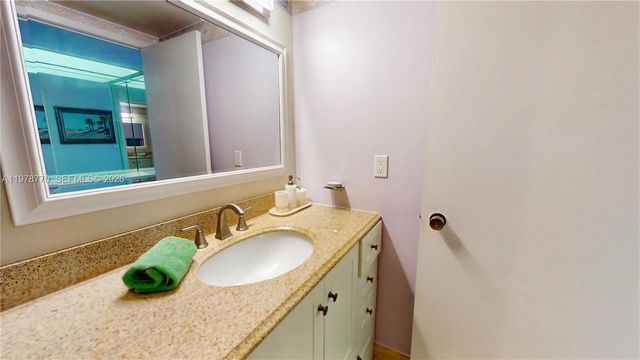 2500 PARKVIEW DR 902, Hallandale Beach, FL 33009