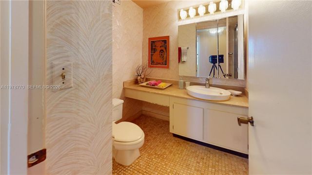 2500 PARKVIEW DR 902, Hallandale Beach, FL 33009