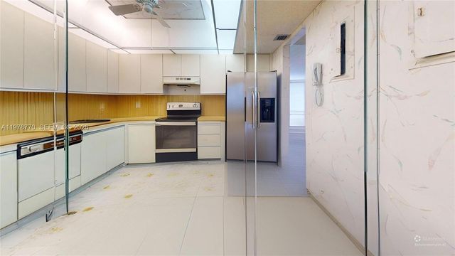 2500 PARKVIEW DR 902, Hallandale Beach, FL 33009