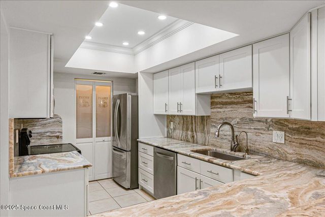 6165 S Mirror Lake Drive 103, Sebastian, FL 32958